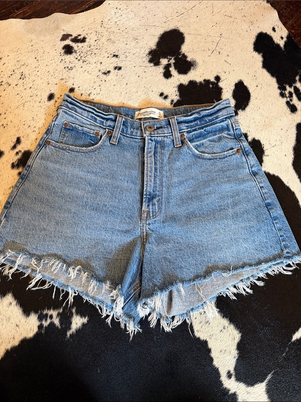 Abercrombie 90s relaxed high rise shorts size 27